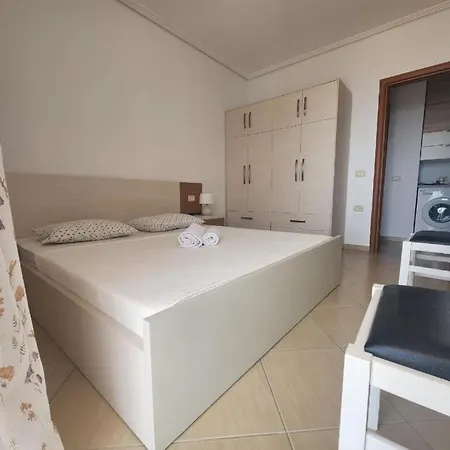 International Sea View * Sarandë