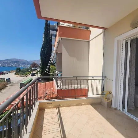 International Sea View Apartment *