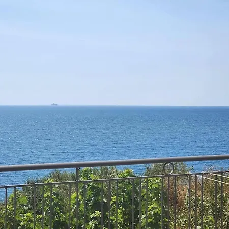International Sea View Apartmán Sarandë